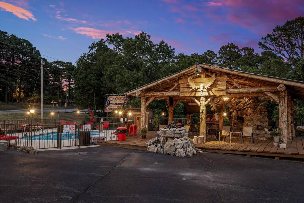 Stonegate Fire Pit 50in Tv Salt Water Pool Fast Wi-fi #301 * Eureka Springs